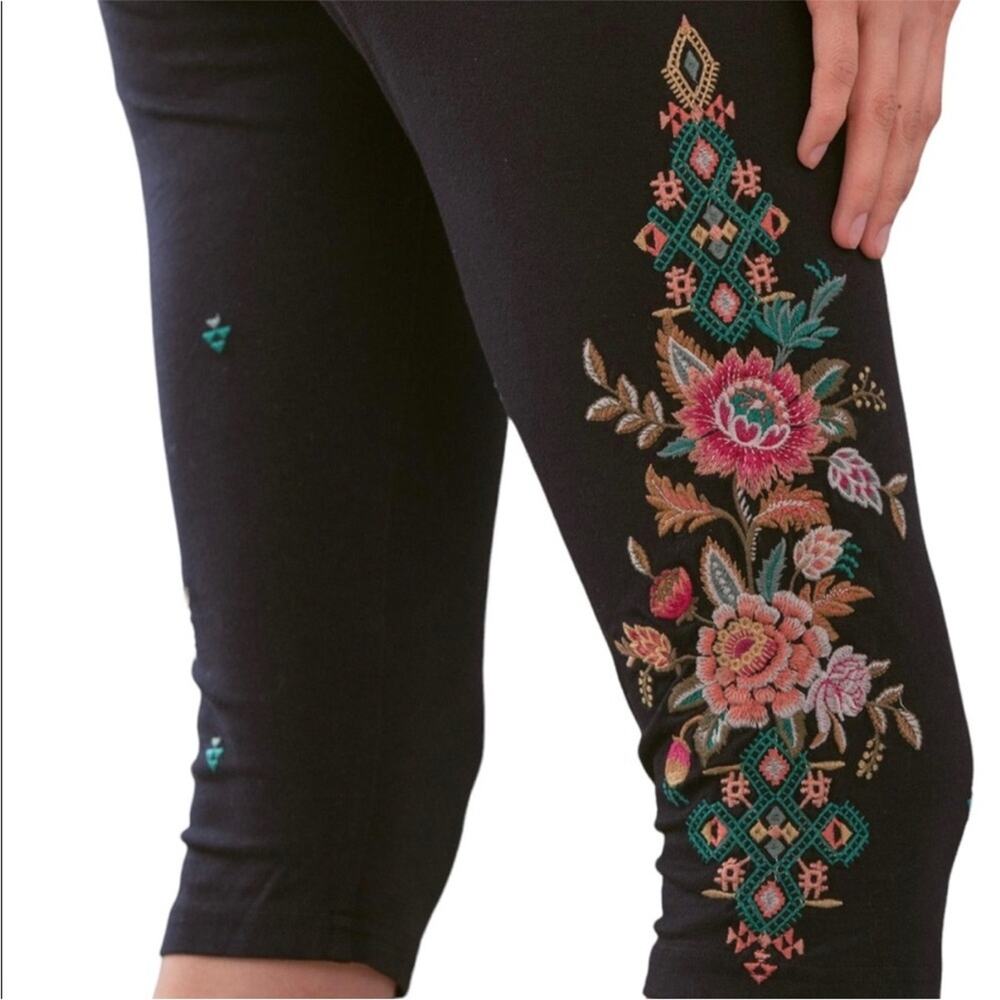 Johnny Was Chandra Bike Short Bermuda Floral Embroidery Black Knit XS J66720-2 - Picture 3 of 11